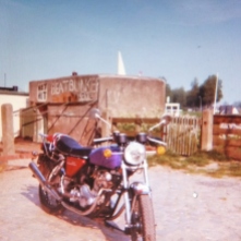 Op de achtergrond de telefoonpost eind jaren '70. Bron: Regionaal Archief Alkmaar. Licentie CC-BY