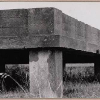 1950. Fundament van de nooit gebouwde kazerne aan de Bergerweg. Foto: J. Schoen. CC-BY