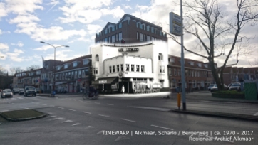 Op de hoek stond tussen 1927 en 1980 café-restaurant-hotel Royal. Oude foto (1975) door Wil van de Leygraaf. Fotolicentie: CC-BY-ND. Vervaardiger Regionaal Archief Alkmaar.